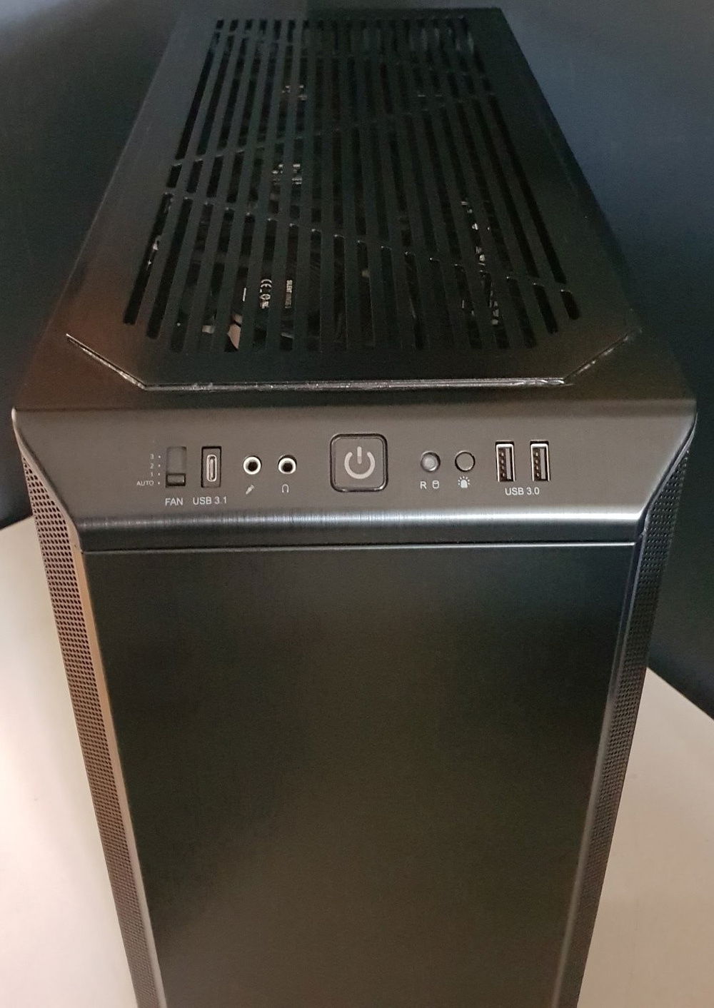 Top part seen from the front