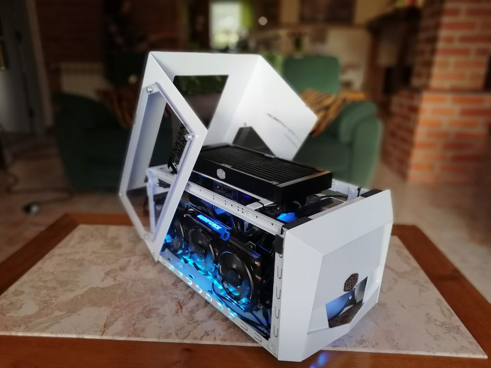 The case have easy mechanism to open in order to let air in if this get a "little" hot for any big reason.