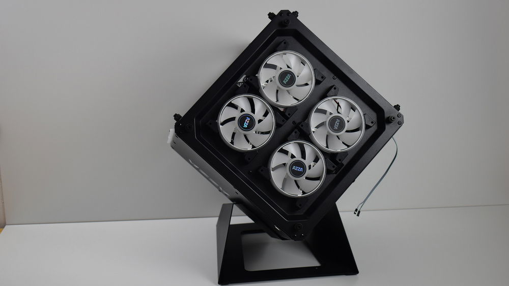 AzzAmazing 802F by Seelenwolf
Azza 820F Cube with ID-Cooling AURAFLOW X 240