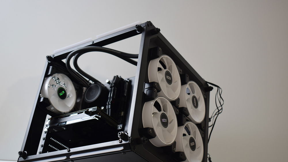 AzzAmazing 802F by Seelenwolf
Azza 820F Cube with ID-Cooling AURAFLOW X 240