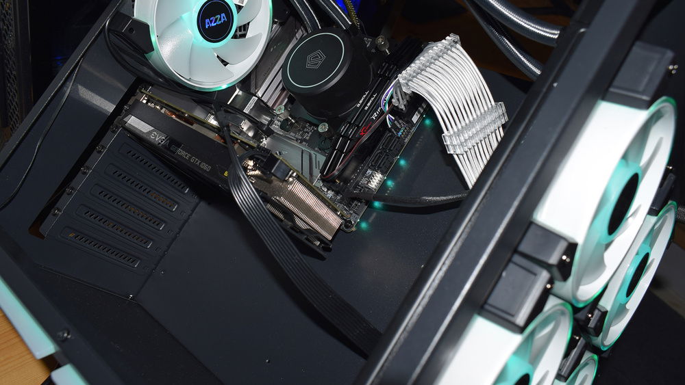 AzzAmazing 802F by Seelenwolf
Azza 820F Cube with ID-Cooling AURAFLOW X 240