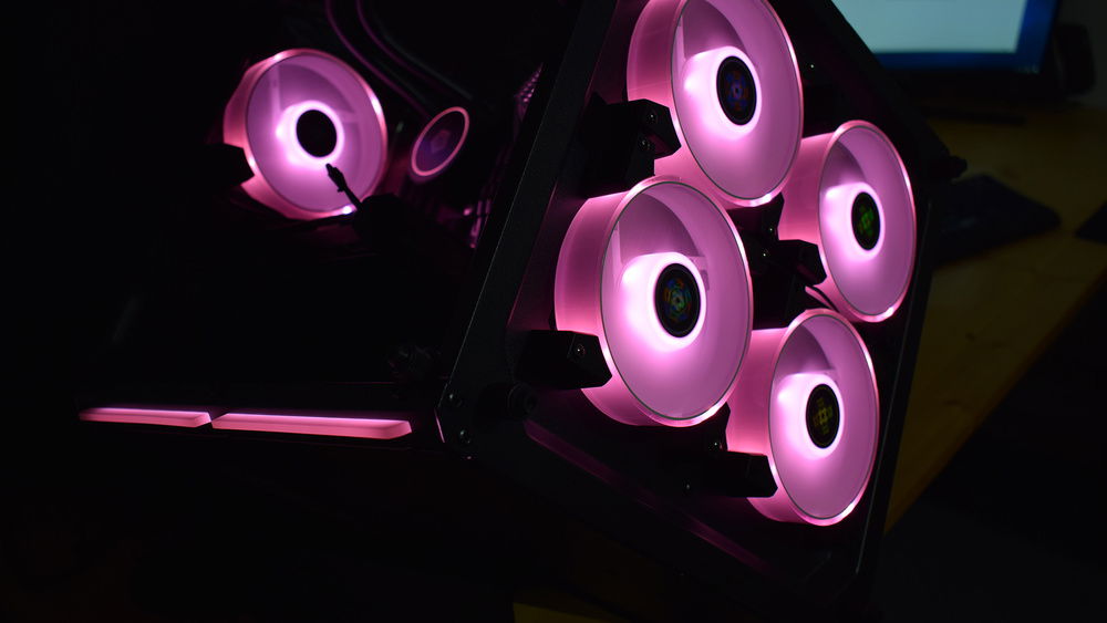 AzzAmazing 802F by Seelenwolf
Azza 820F Cube with ID-Cooling AURAFLOW X 240