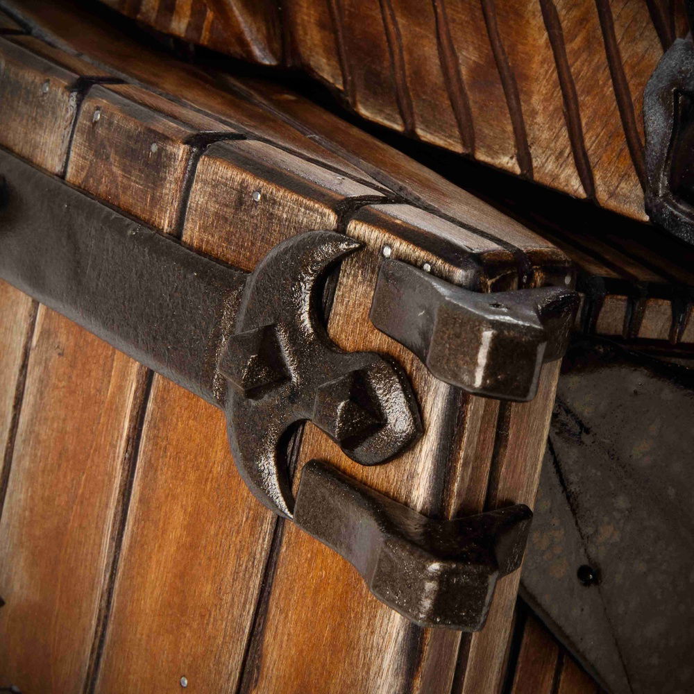 as you can see, this case is nailed together and held with metal imitate forges