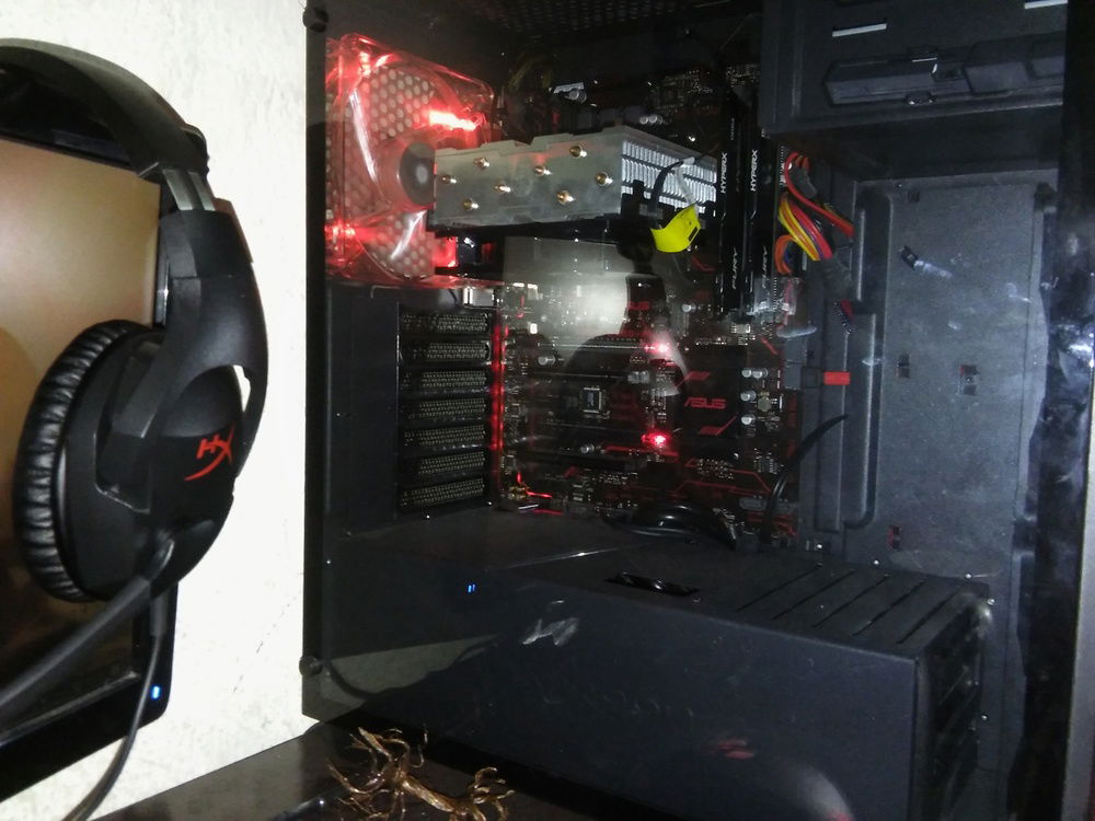 side panel glass on. (sorry for the finger marks)