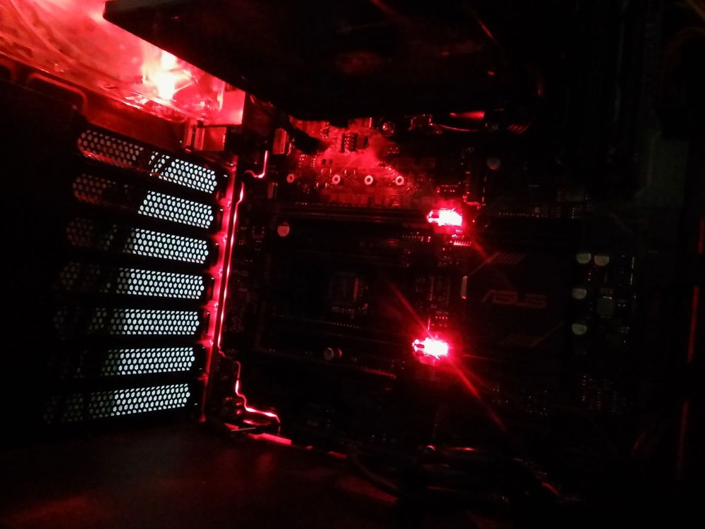 the lights form a smile face LOL.