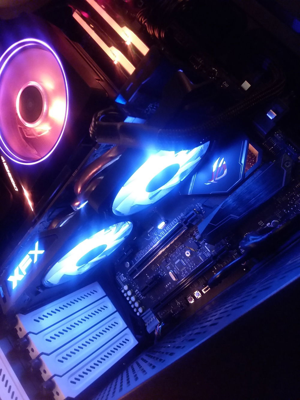the XFX RX 480 with hot swapable fans