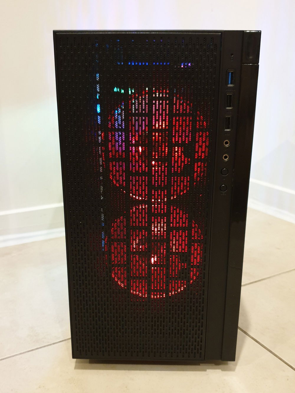 The mesh shows off the Coolermaster RGB Fans