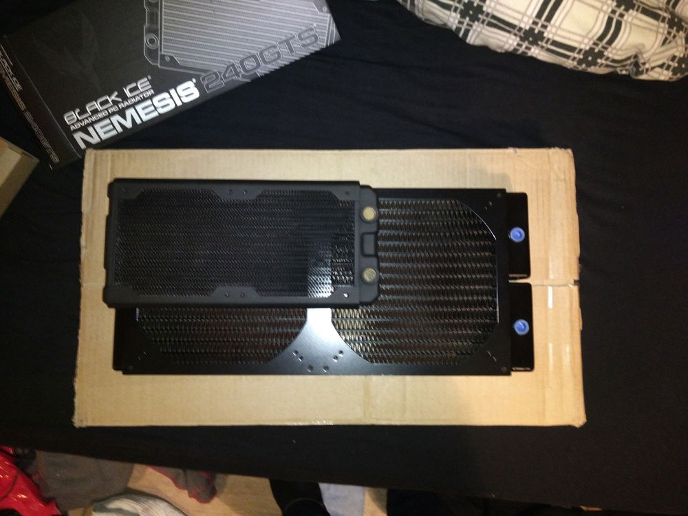 The 200x400mm radiator compared to a regulat 240. Big boy