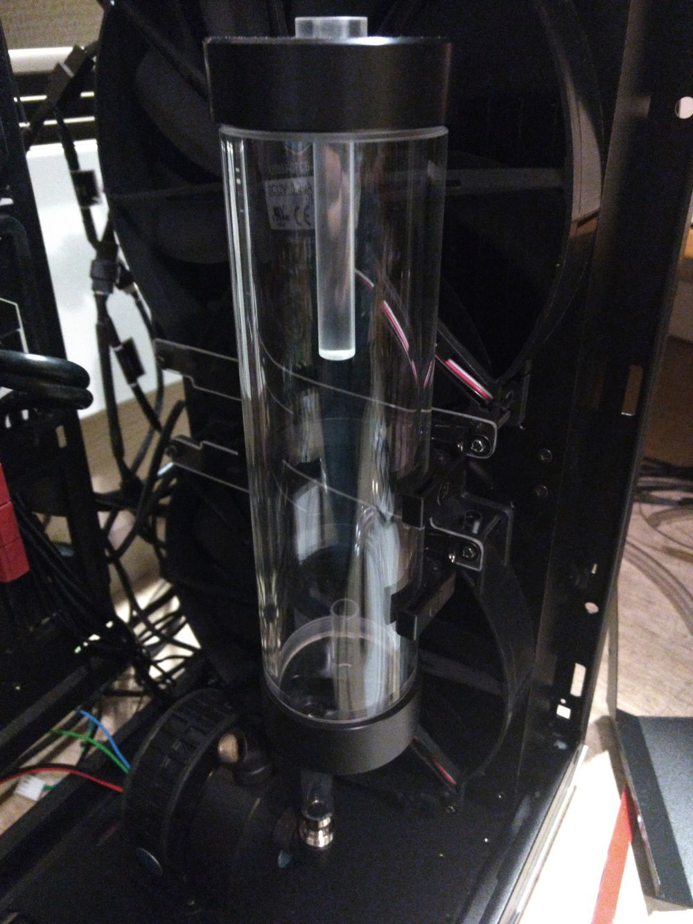 CLoseup of the reservoir mounting