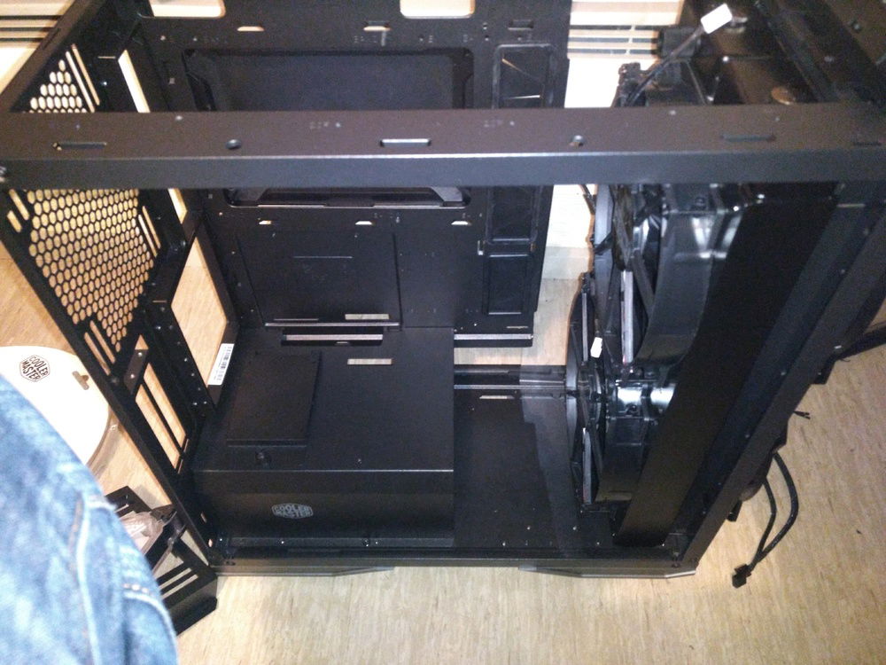 Push+pull. The fans were replaced with RGB ones later.