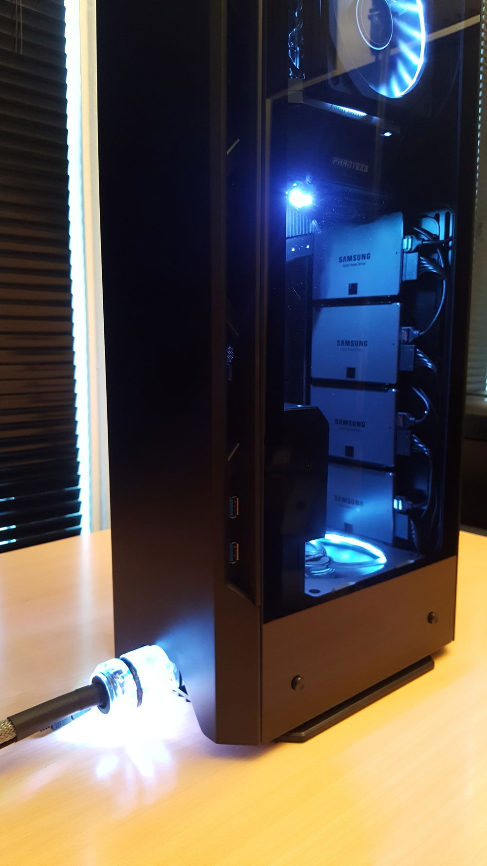 The Phanteks 140mm fan pulls cool air into the cabinet and pushes it to the top where it is exhausted.