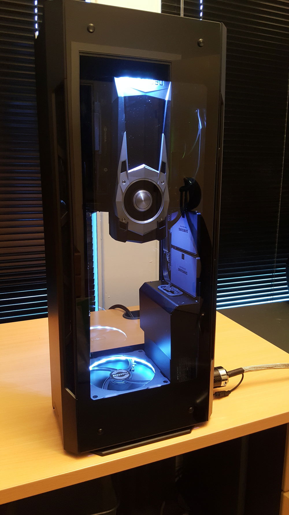 A closer look at the "clean" GPU mounting bracket.  Wait, you can't see what I am talking about ... perfect!