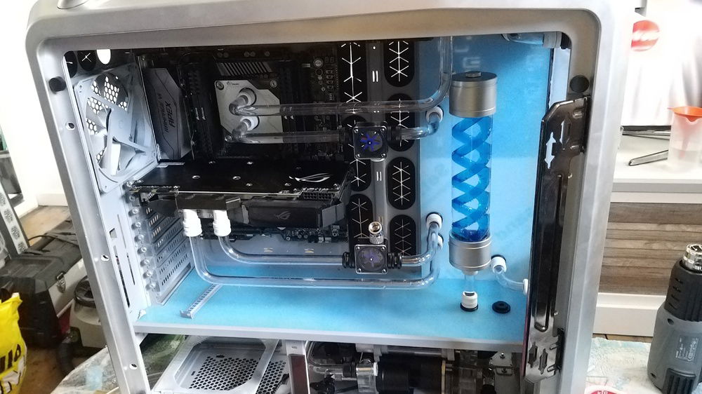 First foto with total water cooling build. Had to remove everything again afterwards :'D