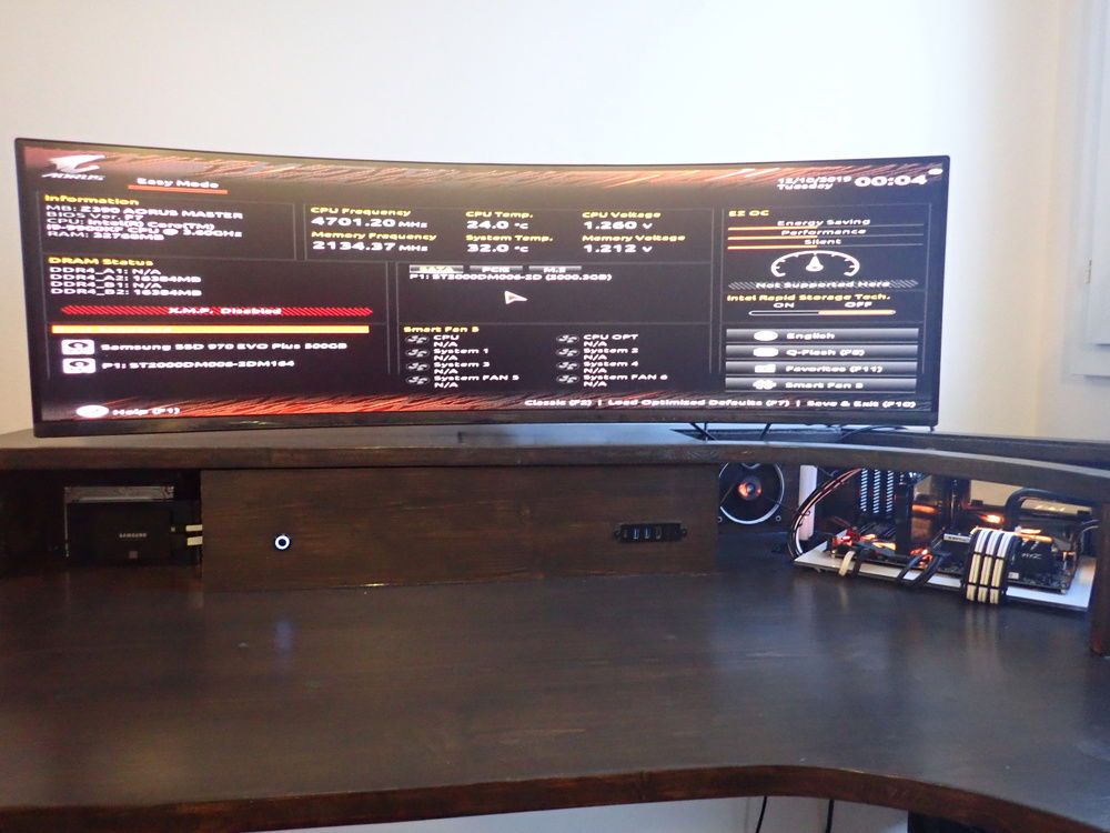 It's alive! (ignore cable mess and cable training guides...) Showing off the screen