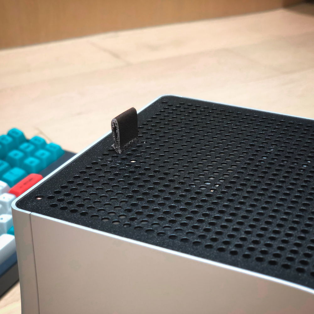 Top grill with leather tag