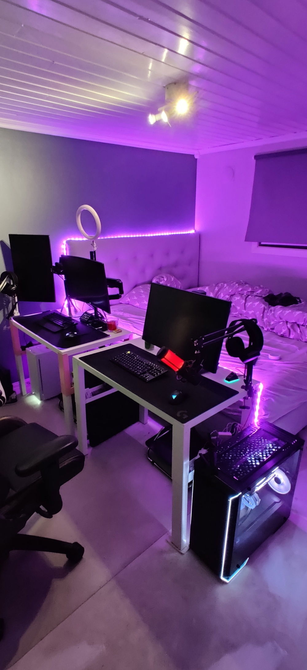 me and my Fiancés setup, we live in a small apartment..Yes she is streaming (https://twitch.tv/caxyhh) ☺️