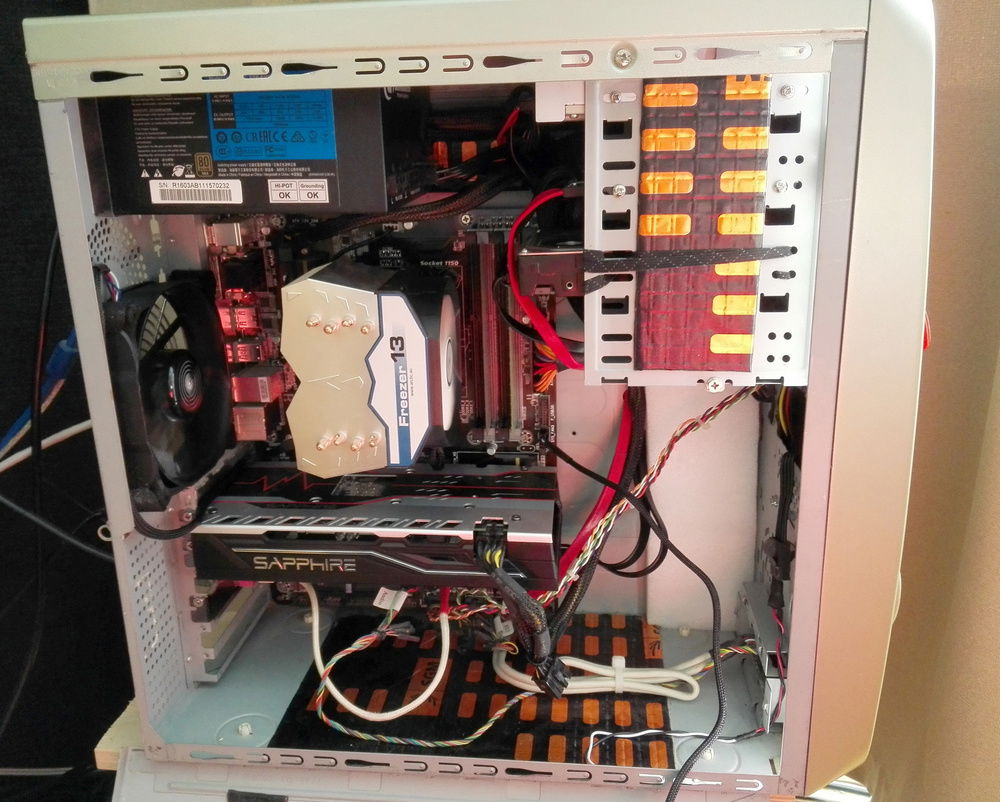 Cable management? What cable management? In Soviet Russia cables... Ah, whatever (: