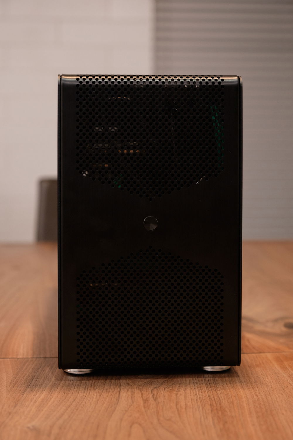 Front panel, it has a vented pattern here and is symmetrical. Very nice looking design that is functional as well.