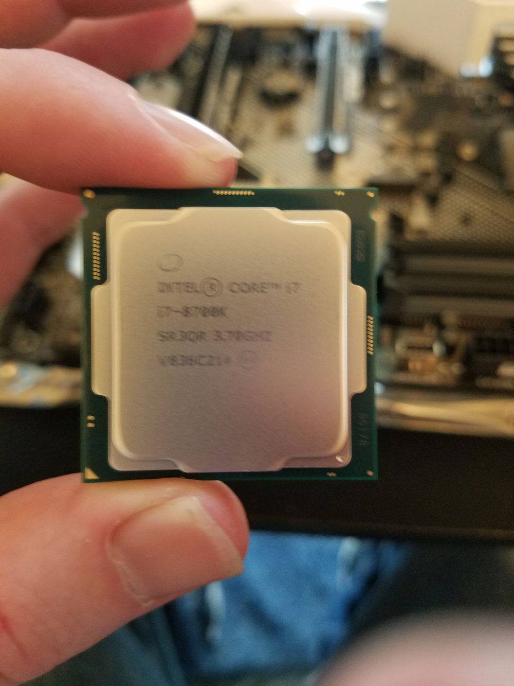 Intel i7-8700K
6 cores 12 threads
3.7GHz out of the box, and up to 4.7GHz

Sorry the pic is abit blurry