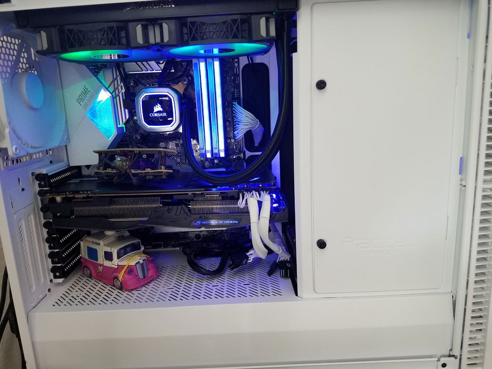 The White Define R6 really makes the colors pop!