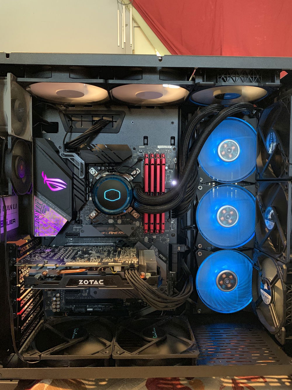 2 bottom fans added, 2 80mm added to the back, the new RGB for the front came broke.. must wait longer