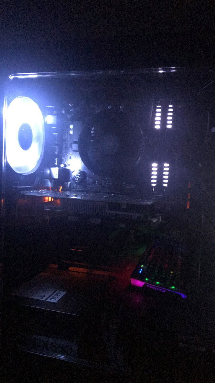 This is my computer sorry for the bad picture i have a crap camera.