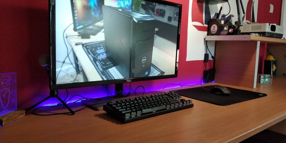 desk, monitor, keybord and mouse (before upgrade)