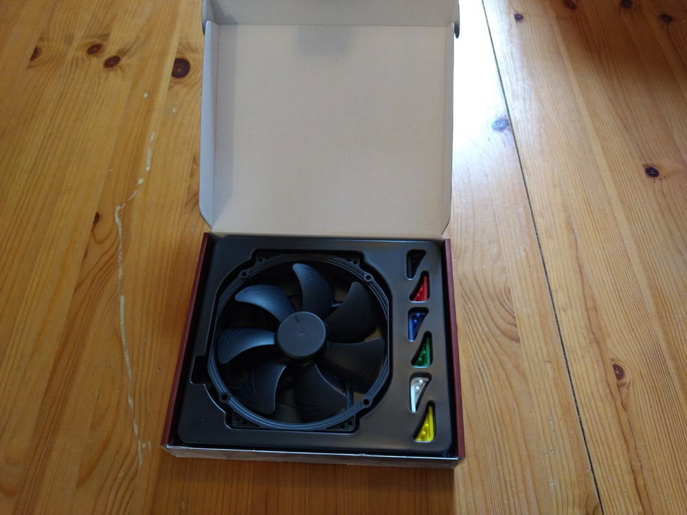 Noctua 140mm PWM Chromax Swaps, picking the Black corners.