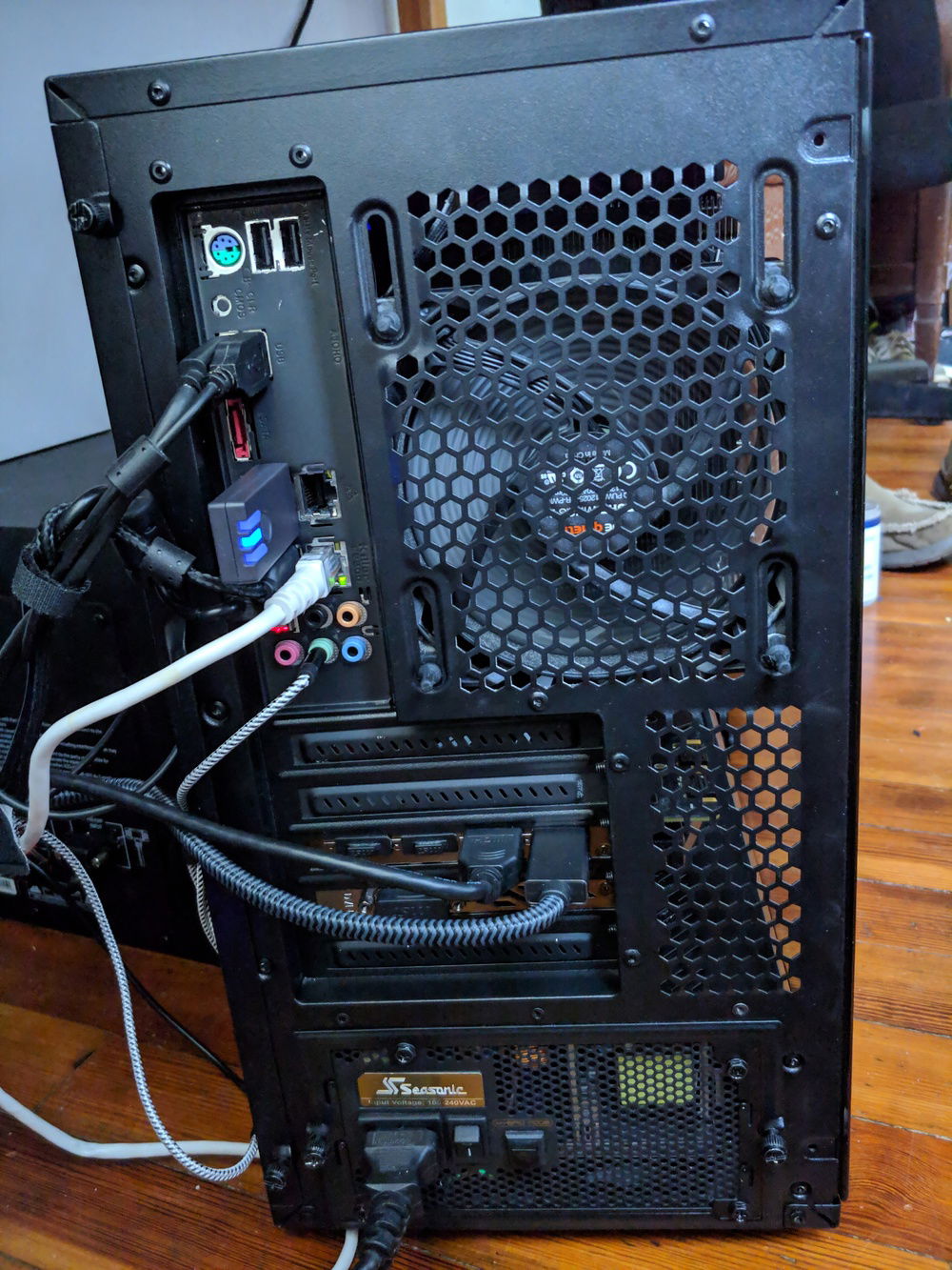 2/4 Lights in this build. The back I/O painted black, some with the PCIe slots.