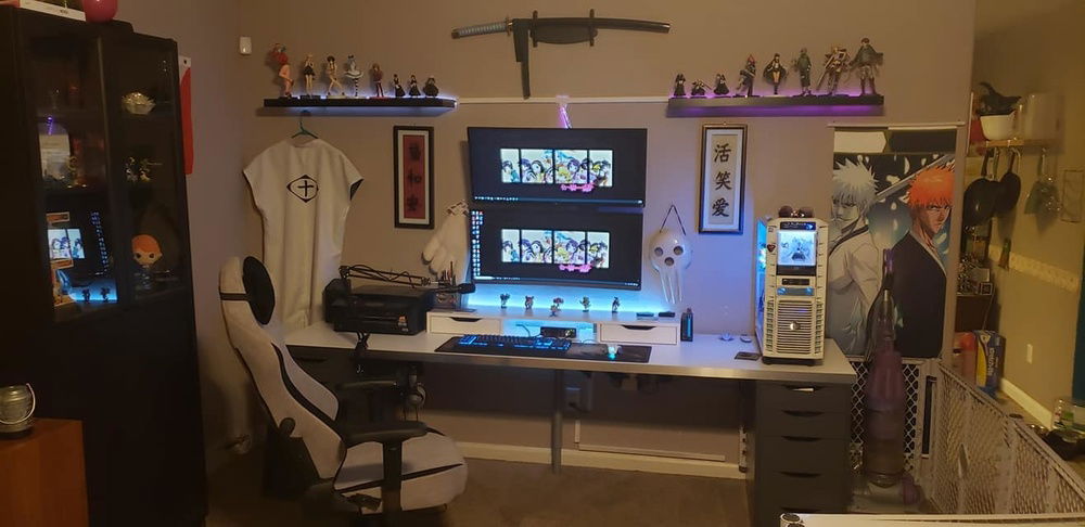 Swapped monitor mounts, got a new mouse.