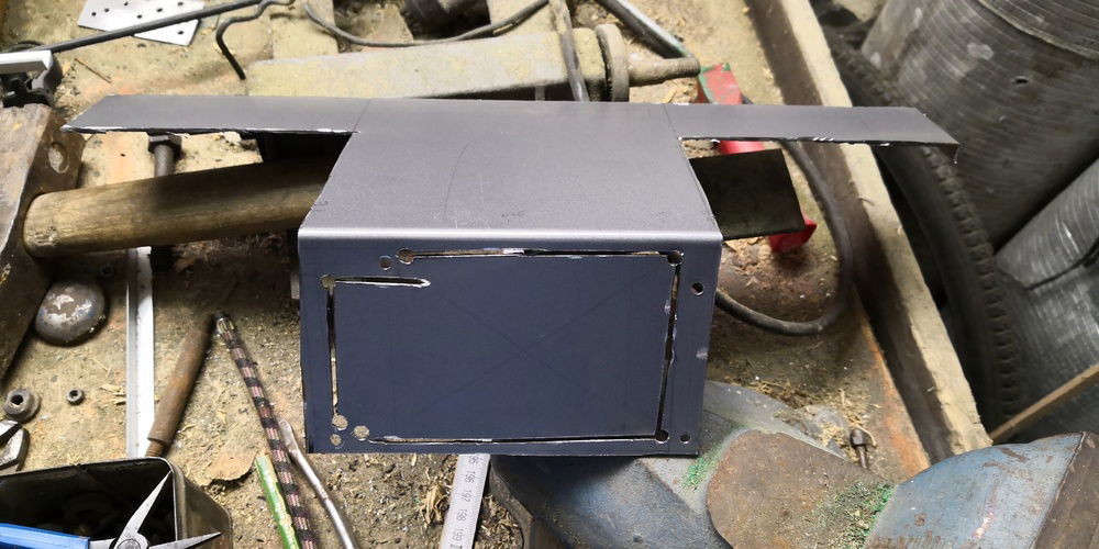 Long cuts done. Short ones finished by hand saw.