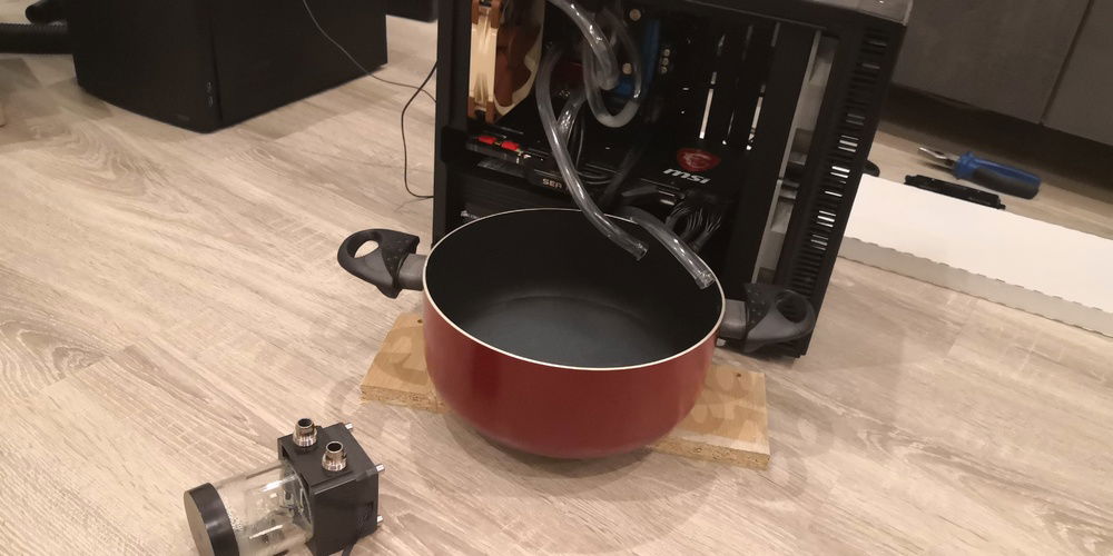 The white coolant was original clean so it was already time to clean it (few months ago :D).