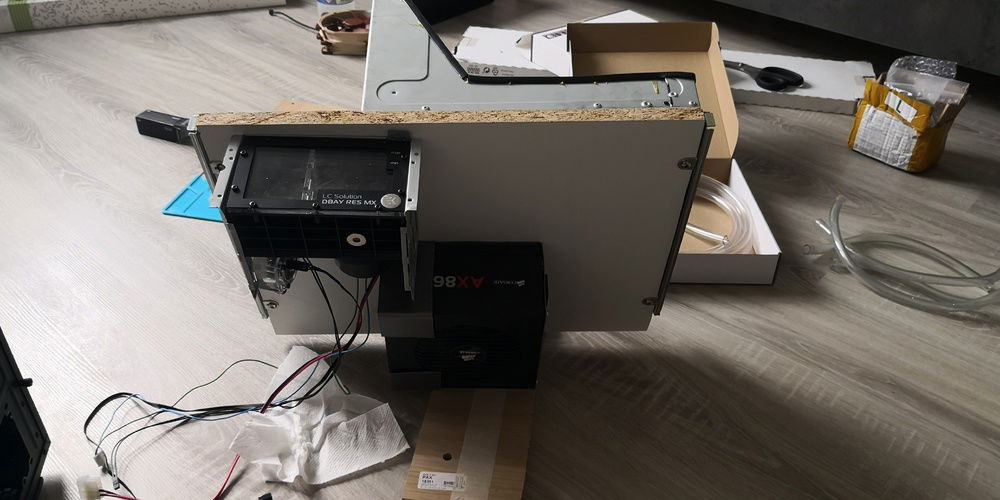 Under-shelf parts - pump and PSU.