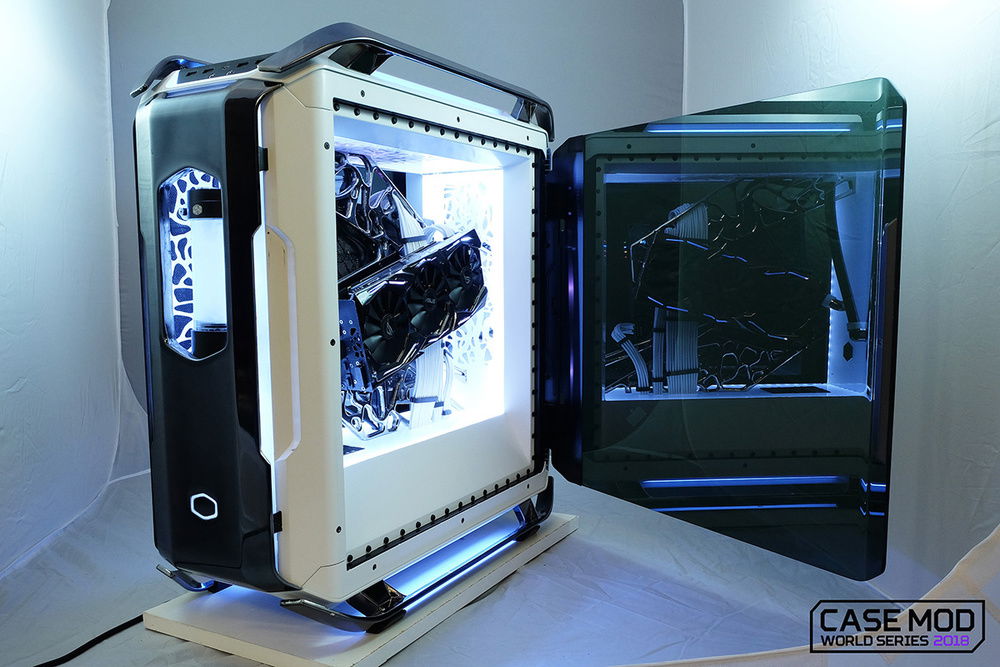 Video card mounted on the reverse side of the chrome web..
Light boxes make up all four inner walls.