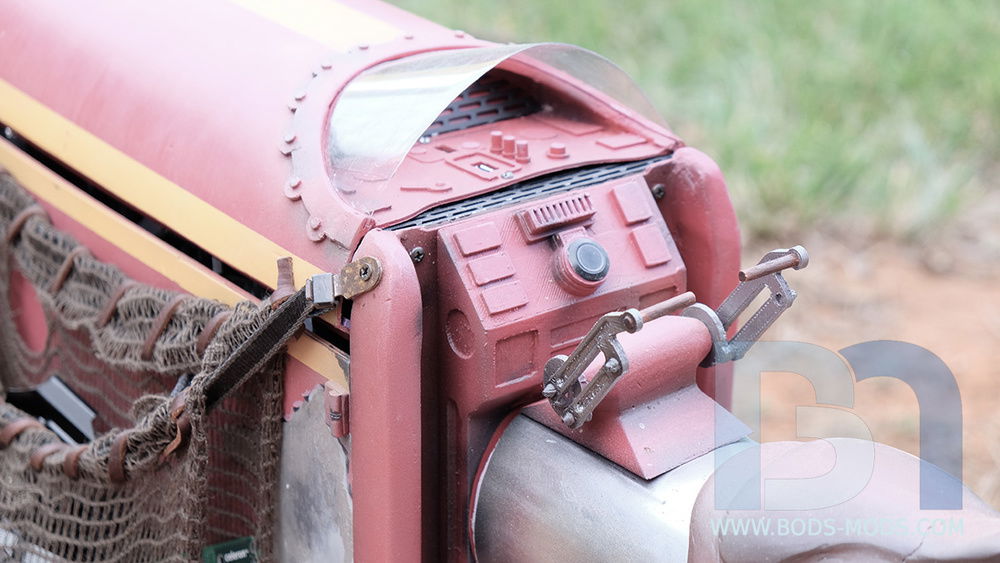 The speeder control panel, with its simplistic dual-stick throttle control..