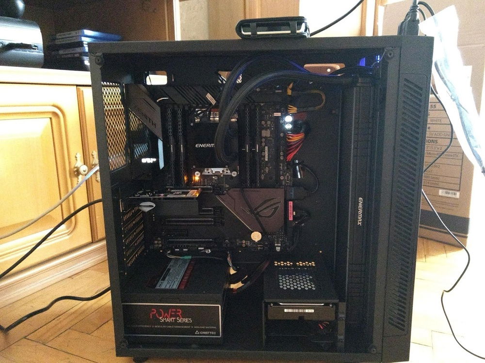 Internals, without additional case fans