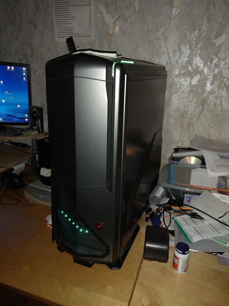 Case view, with additional fan filter LEDs