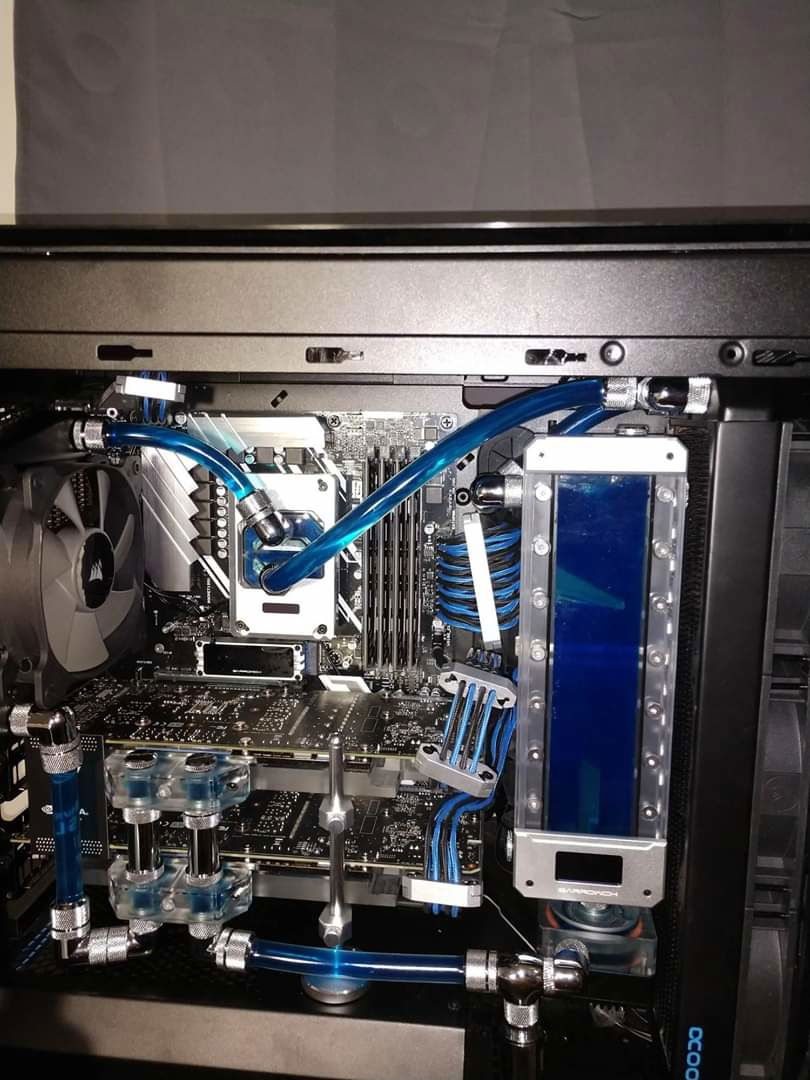 Testing the loop. The cable Combs are actually not the nanoxia Combs. They're actually from ez-diy. The whole pack was $15 dollars for their black set and I just took a leafing pen to make it look like brushed metal. The gpu braces are also from ez-diy.