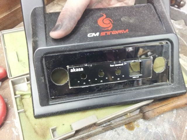 Integrating the Akasa Fan Control Jr into the front panel