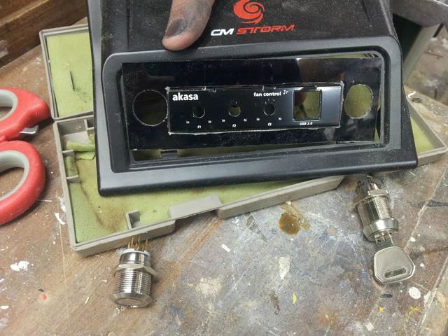 Integrating the Akasa Fan Control Jr into the front panel