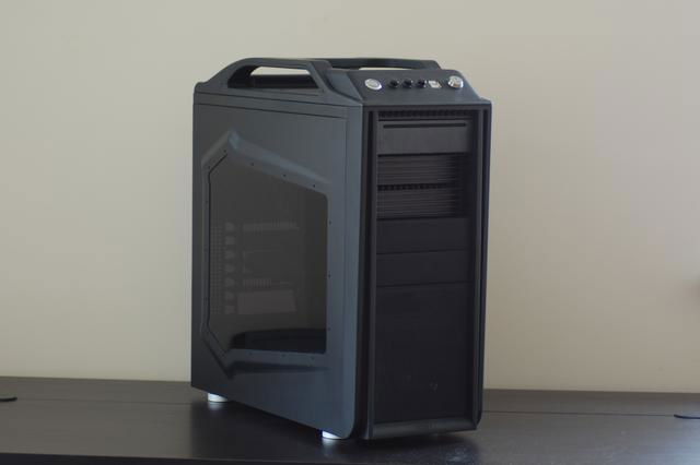 Final product.  Two drive bay covers are missing, these were found and installed later.  Scythe Himuro Hard Disk coolers allows installation of disks in 5.25" bays, and look awsome.