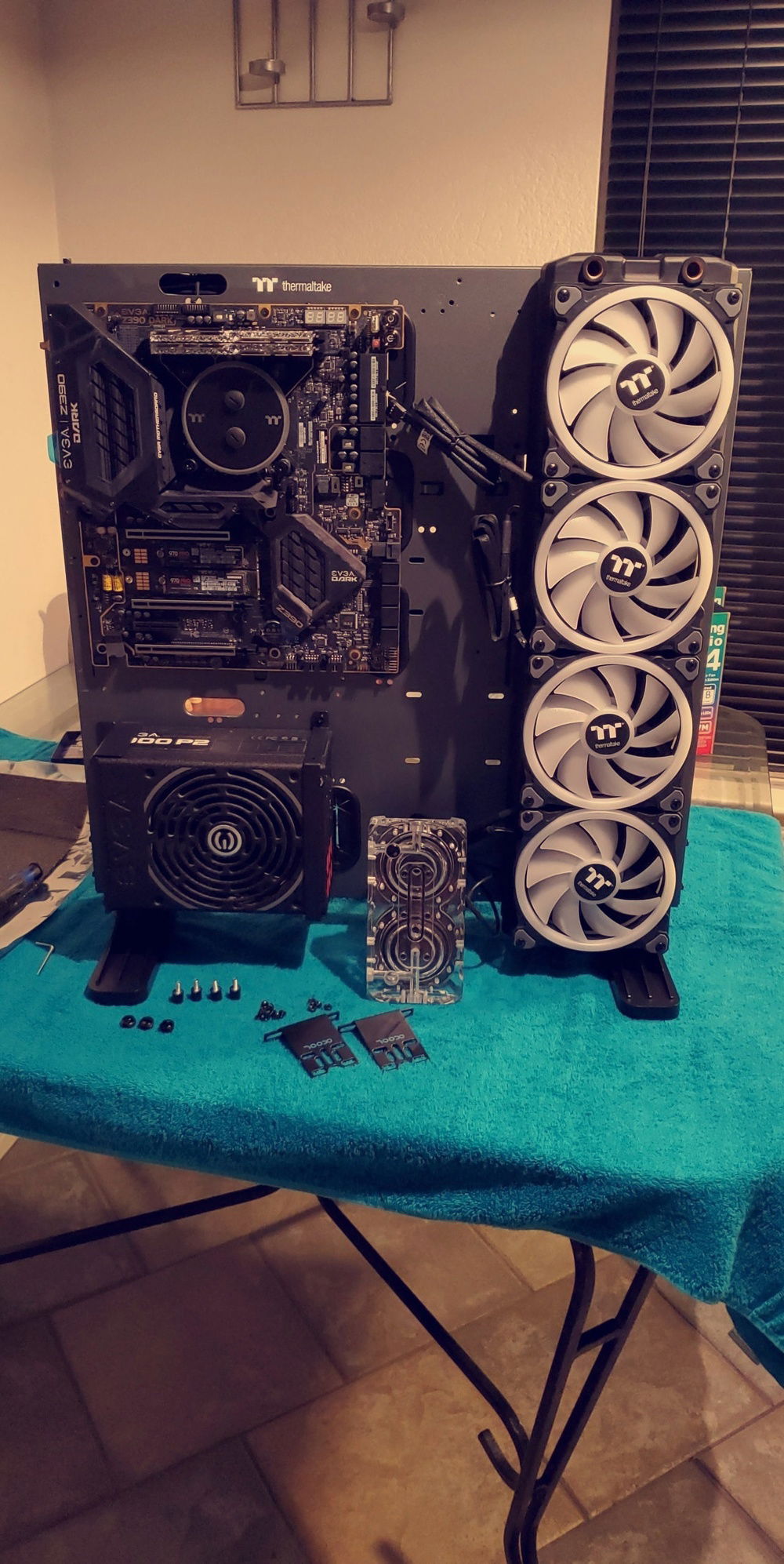 This is the new  Alphacool Eisdecke D5 Dual Plexi Top.