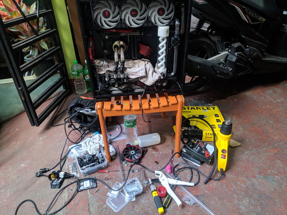 What a messy setup on my place..