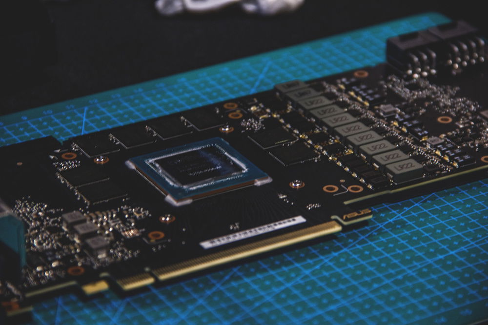 Mounting the Alphacool Eisblock GPX-N Plexi Light on the Asus Dual RTX 2080 OC.