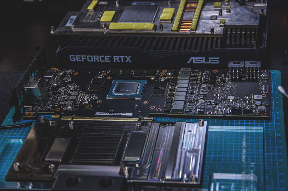 Mounting the Alphacool Eisblock GPX-N Plexi Light on the Asus Dual RTX 2080 OC.