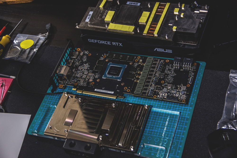 Mounting the Alphacool Eisblock GPX-N Plexi Light on the Asus Dual RTX 2080 OC.