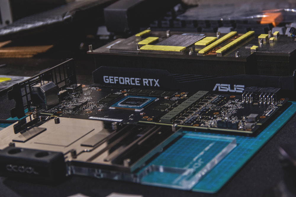 Mounting the Alphacool Eisblock GPX-N Plexi Light on the Asus Dual RTX 2080 OC.