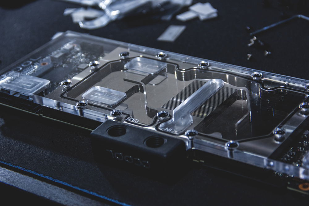Mounting the Alphacool Eisblock GPX-N Plexi Light on the Asus Dual RTX 2080 OC.