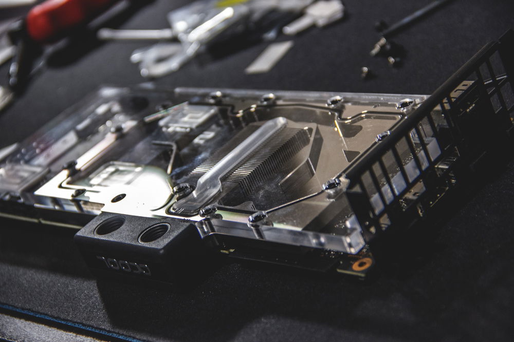 Mounting the Alphacool Eisblock GPX-N Plexi Light on the Asus Dual RTX 2080 OC.