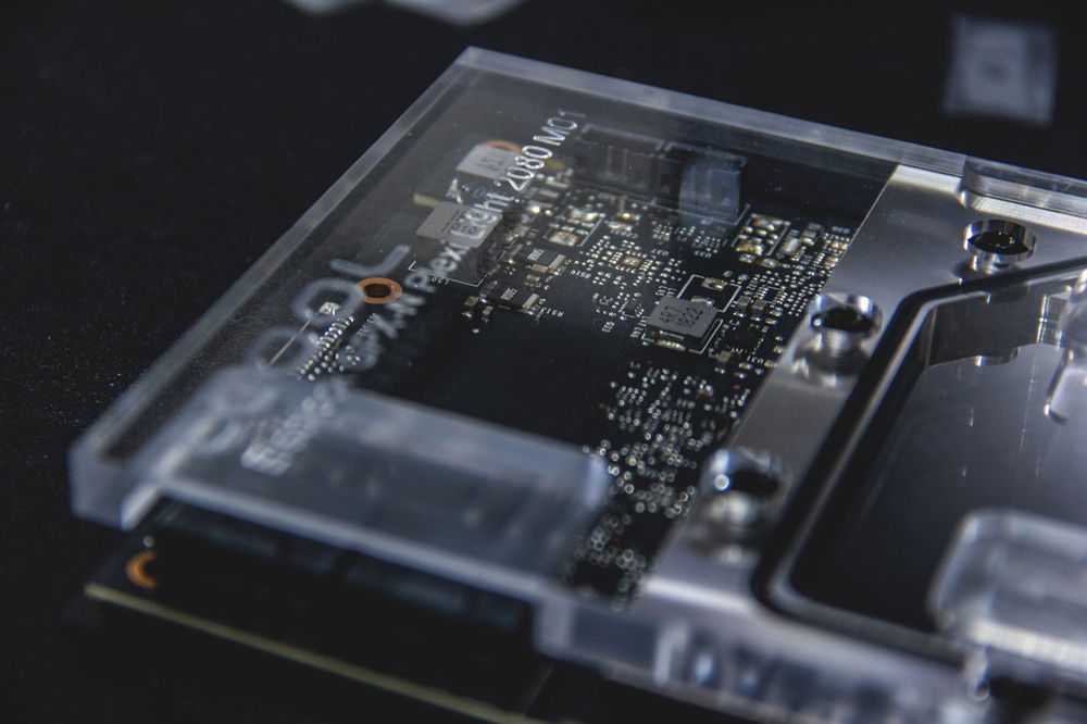 Mounting the Alphacool Eisblock GPX-N Plexi Light on the Asus Dual RTX 2080 OC.